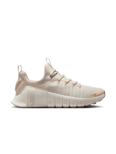 Nike حذاء تدريب Nike Free Metcon 6 مريح ومتعدد الاستخدامات ومقاوم للتآكل منخفض الارتفاع للنساء بيج FJ7126-011