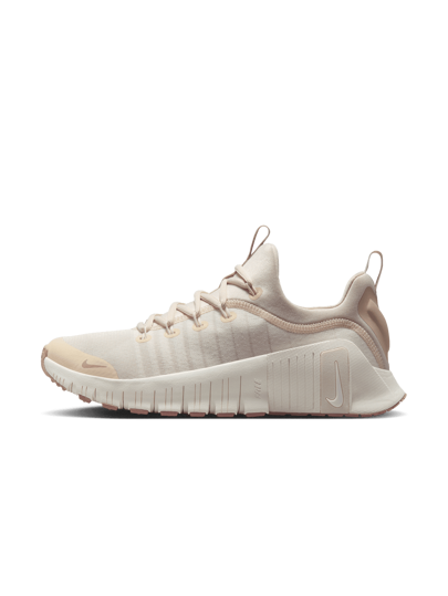 Nike حذاء تدريب Nike Free Metcon 6 مريح ومتعدد الاستخدامات ومقاوم للتآكل منخفض الارتفاع للنساء بيج FJ7126-011
