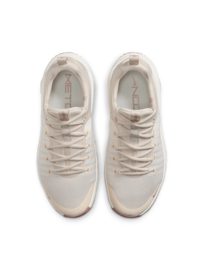 Nike حذاء تدريب Nike Free Metcon 6 مريح ومتعدد الاستخدامات ومقاوم للتآكل منخفض الارتفاع للنساء بيج FJ7126-011