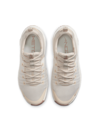 Nike حذاء تدريب Nike Free Metcon 6 مريح ومتعدد الاستخدامات ومقاوم للتآكل منخفض الارتفاع للنساء بيج FJ7126-011