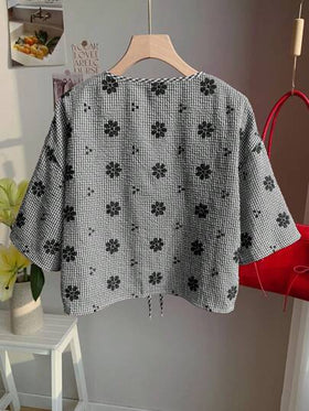 Comfortcana قميص نسائي منسوج بنمط منقوش أسود مربع ومزهر بياقة على شكل V مجدول