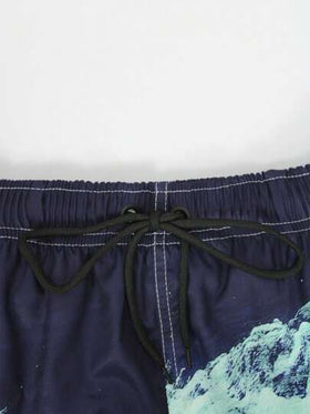 Manfinity Swimmode شورتات سباحة رجالية ذات خصر مربوط بسحاب وجيوب مائلة بطبعة موجية صيفية، شورتات سباحة رجالية باللون الأزرق