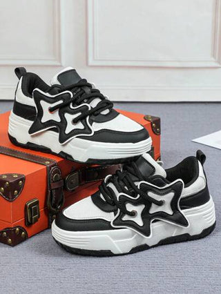 حذاء رياضي أسود وأبيض أساسي بلون أساسي، حذاء ثيك، كعب سميك، زيادة الارتفاع، نعل ثاك، مريح ومنفذ للهواء، أحذية رياضية سوداء سميكة للشارع العالي