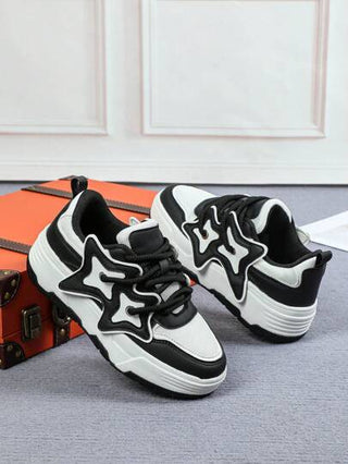 حذاء رياضي أسود وأبيض أساسي بلون أساسي، حذاء ثيك، كعب سميك، زيادة الارتفاع، نعل ثاك، مريح ومنفذ للهواء، أحذية رياضية سوداء سميكة للشارع العالي