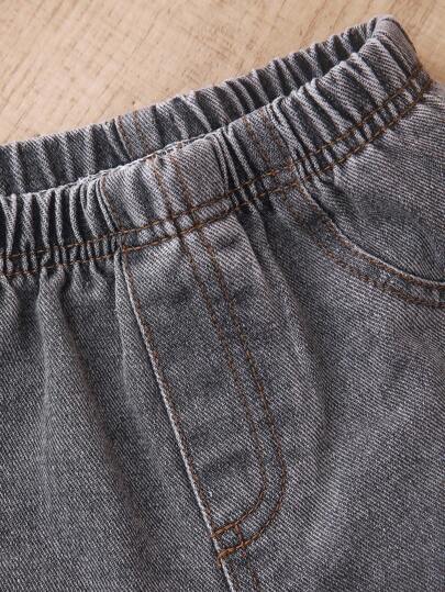 SHEIN طقم ملابس أطفال 2 قطعة: ملابس علوية كنزة ذات أكمام طويلة بيضاء ذات محبك وبنطلون جينز أسود، ملابس عادية مريحة مناسبة للاستخدام في الداخل والخارج واليومي والرياضة واللعب والحفلات والتصوير والعطلات والشتاء والربيع والصيف والخريف