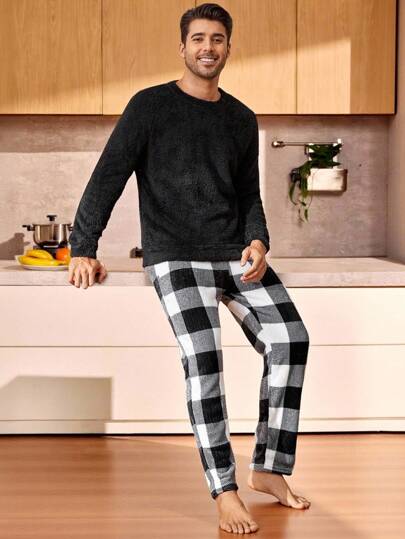 Manfinity Underwear&Sleepwear Basics طقم ملابس منزلية مريحة من قطعتين، ملابس علوية رقبة طاقم من الفليس ذات لون واحد وبنطال مربعات، ملابس شتوية دافئة