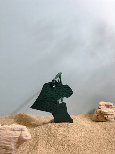 1 قطعة سلسلة مفاتيح سيارة، قلادة، حقيبة ظهر، حقيبة كتف، حقيبة كتف مائلة، حقيبة يد، حقيبة تسوق، قلادة، قلادة خصر البنطلون، قلادة حقيبة سفر، من جلد PU بلون واحد بتصميم بسيط وممتع بشكل خريطة الكويت، مناسبة للأزواج والطلاب والمدرسة والرجال والنساء والعمل والت