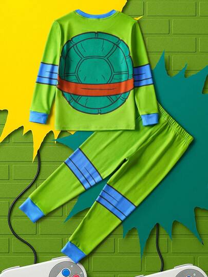 TEENAGE MUTANT NINJA TURTLES | SHEIN طقم بيجامة من قطعتين من اللباس علوي ذات الأكمام الطويلة والبنطلون بطبعة قوقعة السلحفاة الكرتونية للأولاد الصغار