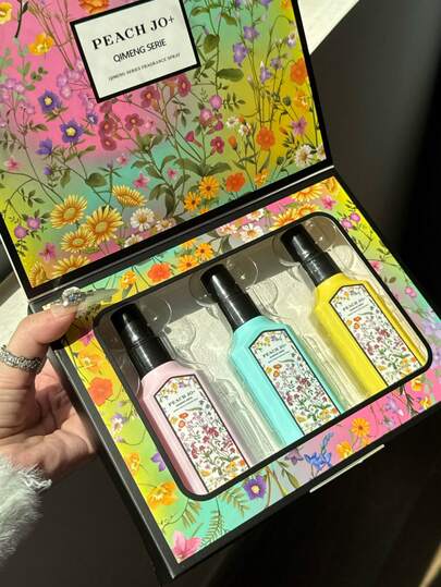 PEACH JO+ مجموعة رذاذ العطر الزهري الحالم المحدود الإصدار، معطر هواء العلاج بالروائح للاستخدام الداخلي/الخارجي، رذاذ متعدد الطبقات يرفع المزاج ذو رائحة طبيعية طازجة وجذابة طويلة الأمد، ينطلق منه عبير الياسمين والجاردينيا والخزامى، هدية مثالية للمناسبات وا