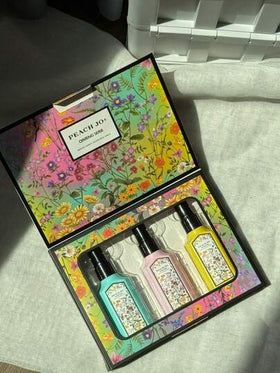 PEACH JO+ مجموعة رذاذ العطر الزهري الحالم المحدود الإصدار، معطر هواء العلاج بالروائح للاستخدام الداخلي/الخارجي، رذاذ متعدد الطبقات يرفع المزاج ذو رائحة طبيعية طازجة وجذابة طويلة الأمد، ينطلق منه عبير الياسمين والجاردينيا والخزامى، هدية مثالية للمناسبات وا