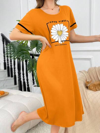 SHEIN فستان نوم قصير كاجوال بطباعة الأقحوان للنساء، موو موو