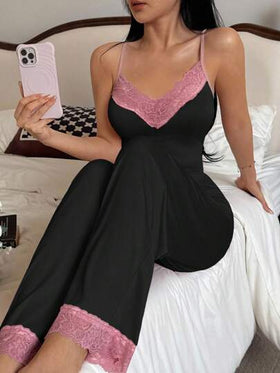 SHEIN طقم نوم للنساء مع كاميسول وسروال بتشطيبات من الدانتيل