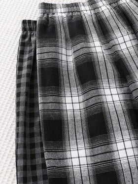 SHEIN طقم بيجاما للأولاد في الربيع والصيف مكون من 4 قطع - تي شيرت رمادي وأسود بسيط بلون سادة، مع شيك رقيق وفضفاض - طقم بناتي مريح ومكلف متعدد القطع