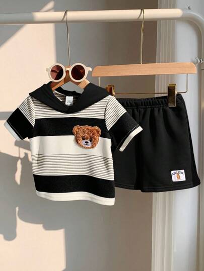 SHEIN مجموعة ملابس علوية وشورت مزينة برسوم الدب الكرتونية الجميلة للأطفال الرضع الصبيان، بتصميم مخطط مع كابوشون، ملابس صيفية عادية مكونة من قطعتين للأطفال الرضع الصبيان