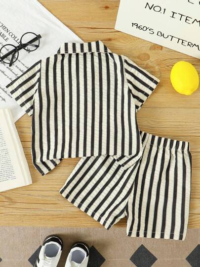 SHEIN Playful Pals مجموعة بولو للأطفال الرضع/الصغار للصيف، ملابس علوية أبيض ذو خطوط سوداء بأكمام قصيرة وشورت أبيض ذو خطوط سوداء كاجوال، مناسب للاستخدام اليومي والعطلات والأعياد، ملابس صيفية كاجوال للأطفال الرضع والأولاد من عمر 6 أشهر إلى 3 سنوات