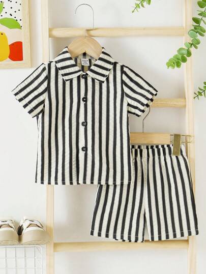 SHEIN Playful Pals مجموعة بولو للأطفال الرضع/الصغار للصيف، ملابس علوية أبيض ذو خطوط سوداء بأكمام قصيرة وشورت أبيض ذو خطوط سوداء كاجوال، مناسب للاستخدام اليومي والعطلات والأعياد، ملابس صيفية كاجوال للأطفال الرضع والأولاد من عمر 6 أشهر إلى 3 سنوات