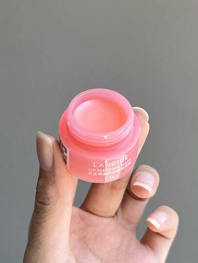 Laneige قناع النوم للشفاه [ميني] من لانيج (توت) 3 جم * 3/9 جم - مصنوع بفيتامين سي وزيت بذور موروموروا وزبدة الشيا، مكونات مضادة للأكسدة، مصمم للشفاه الجافة والمتشققة - مغذي، مرطب، فيتامين سي، زيت بذور موروموروا وزبدة الشيا، مكونات مضادة للأكسدة، شفاه جافة