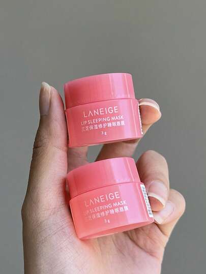 Laneige قناع النوم للشفاه [ميني] من لانيج (توت) 3 جم * 3/9 جم - مصنوع بفيتامين سي وزيت بذور موروموروا وزبدة الشيا، مكونات مضادة للأكسدة، مصمم للشفاه الجافة والمتشققة - مغذي، مرطب، فيتامين سي، زيت بذور موروموروا وزبدة الشيا، مكونات مضادة للأكسدة، شفاه جافة