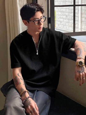 DAZY قميص رجالي بياقة نصف زيبر ذو لون أحادي، نسيج ملمس رمادي، صيفي