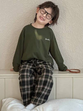 Dazy Kids طقم بيجامة للأولاد مكون من ملابس علوية بأكمام طويلة مطبوع عليها حروف وبنطلون مربعات رمضان