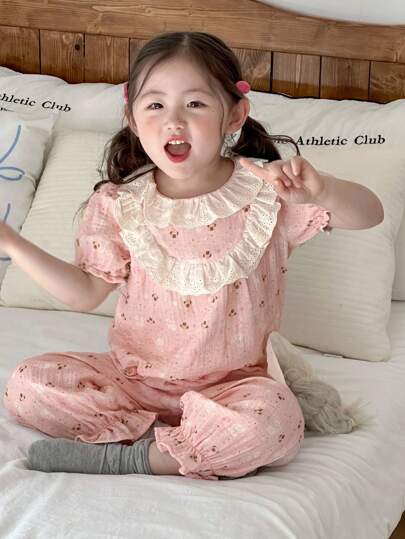 Dazy Kids بيجامة فتاة صغيرة مطبوعة بزهور صغيرة على كامل السطح مع طوق بيتر بان وبنطلون مطوي الأطراف، خريف