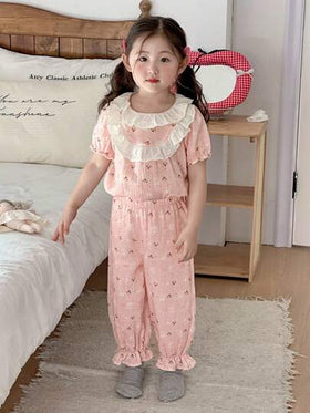 Dazy Kids بيجامة فتاة صغيرة مطبوعة بزهور صغيرة على كامل السطح مع طوق بيتر بان وبنطلون مطوي الأطراف، خريف