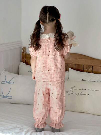 Dazy Kids بيجامة فتاة صغيرة مطبوعة بزهور صغيرة على كامل السطح مع طوق بيتر بان وبنطلون مطوي الأطراف، خريف