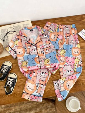 SHEIN طقم بيجامة قصير الأكمام مطبوع بطباعة كرتونية من الحرير الصناعي للفتيات الصغيرات
