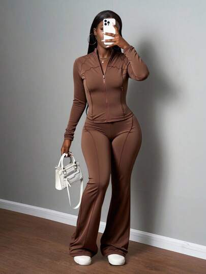 Slaydiva طقم تي شيرت وبنطلون نسائي موديل صيف وخريف 2025 ، جديد ، عادي ، بسيط ، بلون بني ، ضيق ، ذو أكمام طويلة وسحاب جانبي وجيب، مع بنطلون واسع الساق وخصر عالي مناسب للاستخدام اليومي، العودة للمدرسة، التخرج، مناسبات النهار، رحلات السفر، التجمعات، الحفلات