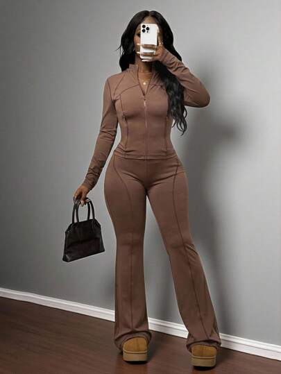 Slaydiva طقم تي شيرت وبنطلون نسائي موديل صيف وخريف 2025 ، جديد ، عادي ، بسيط ، بلون بني ، ضيق ، ذو أكمام طويلة وسحاب جانبي وجيب، مع بنطلون واسع الساق وخصر عالي مناسب للاستخدام اليومي، العودة للمدرسة، التخرج، مناسبات النهار، رحلات السفر، التجمعات، الحفلات