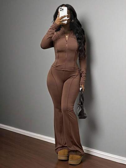 Slaydiva طقم تي شيرت وبنطلون نسائي موديل صيف وخريف 2025 ، جديد ، عادي ، بسيط ، بلون بني ، ضيق ، ذو أكمام طويلة وسحاب جانبي وجيب، مع بنطلون واسع الساق وخصر عالي مناسب للاستخدام اليومي، العودة للمدرسة، التخرج، مناسبات النهار، رحلات السفر، التجمعات، الحفلات