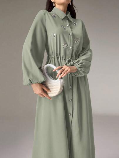 Modelyn بدلة كاجوال مكونة من جاكيت وبنطلون للنساء، جاكيت بأكمام طويلة وأزرار أحادية الصدر مزين بالراين ستون والزهور، خصر قابل للربط