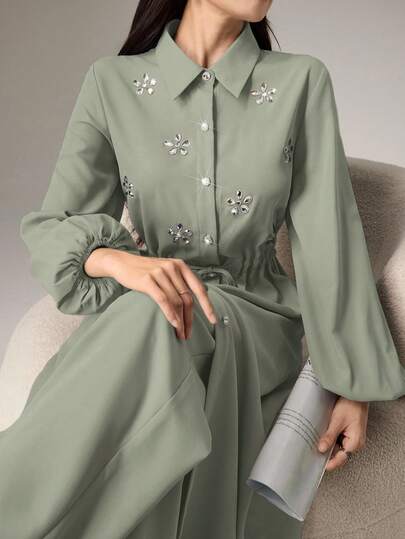 Modelyn بدلة كاجوال مكونة من جاكيت وبنطلون للنساء، جاكيت بأكمام طويلة وأزرار أحادية الصدر مزين بالراين ستون والزهور، خصر قابل للربط