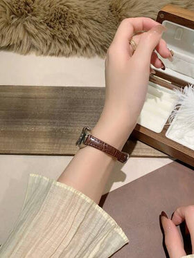 ساعة يد نسائية كاجوال أنيقة بعقارب رومانية بيضاوية الشكل، مناسبة للارتداء اليومي