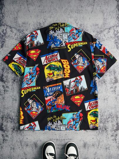 SUPERMAN X SHEIN قميص رجالي أكمام قصيرة أزرار أمامية مطبوع عليه رسومات أحرف وكرتونية