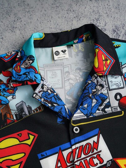 SUPERMAN X SHEIN قميص رجالي أكمام قصيرة أزرار أمامية مطبوع عليه رسومات أحرف وكرتونية