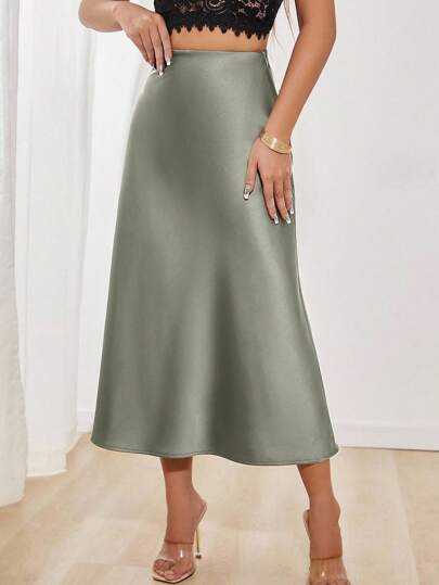 SHEIN PETITE تنورة ساتان أنيقة متعددة الاستخدامات للنساء
