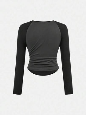 Girlism قميص كروب مناسب للمراهقات بأكمام راجلان ملونة وتصميم مطوي في الأسفل + بنطال رياضي واسع الساق مناسب للعودة إلى المدرسة باللون الأسود