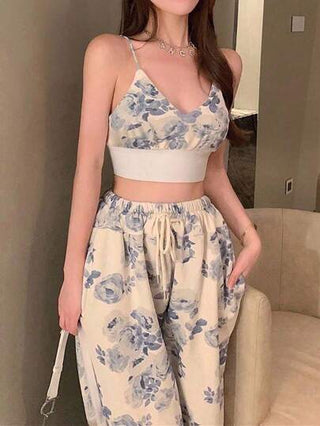 PETITE مجموعة من قطعتين: كامي مطبوع قصير وقميص محصور العلوي مع بنطال ذو خصر مرتفع وساق واسعة