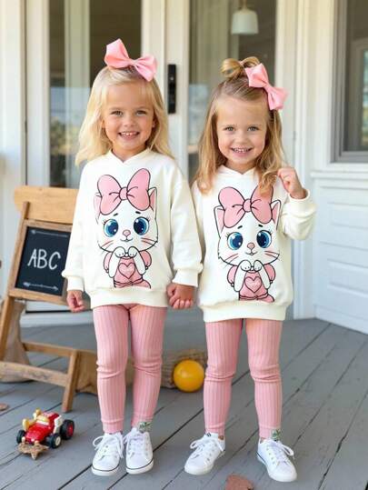 Emery Rose Kids Emery Rose Kids طقم بلوزة هودي مطبوعة برسوم كرتونية جميلة وبنطلون طويل مع خصر مطاطي - مثالي للارتداء اليومي والمدرسي في فصلي الخريف والشتاء، ملابس دافئة ومريحة للفصول الباردة