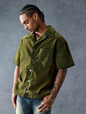 ROMWE MEN Street Life قميص جينز كاجوال بياقة لاقط وجيب وأكمام قصيرة أحادي الصدر للرجال