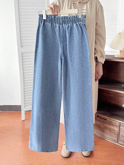 SHEIN Sparklyn بنطلون جينز مستقيم الساق مغسول بلون أزرق فاتح، تصميم خصر مزخرف بزهور عصري مناسب للمراهقات، قطعة فضفاضة وواسعة الساق، مزين بفيونكة وطرز وردي، مناسب لجميع المواسم