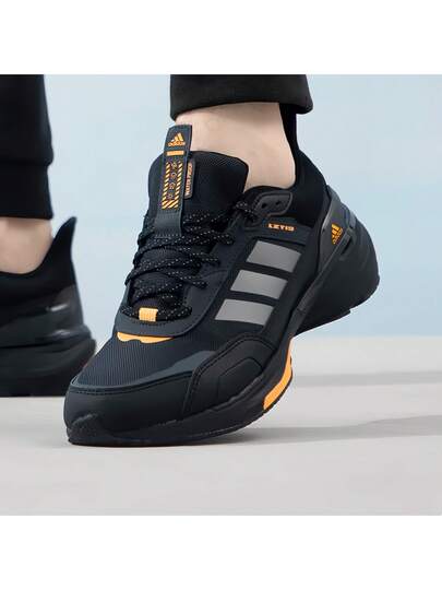 Adidas حذاء رياضي رجالي MTS GUARD بتصميم كلاسيكي متين ومناسب للمشي لمسافات طويلة والجري على الطرق الجبلية