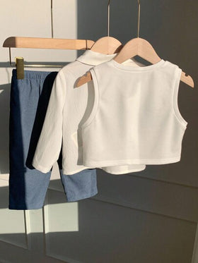 SHEIN 3 قطع بدلة للأطفال الصبيان تتكون من صدرية كاجوال بنمط أرجايل، قميص أبيض، وبنطلون كاجوال أزرق، مناسبة لحفلات عيد الميلاد، الحفلات المسائية، المناسبات، حفلات استقبال المولود الجديد، المعمودية، وحفلات عيد الميلاد الأول