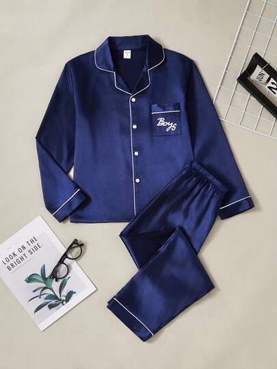 طقم بيجاما بسروال ولباس علوي كم طويل مطبوع بجيب للأولاد باللون الأزرق الكحلي، مناسب للربيع والخريف، 2 قطعة