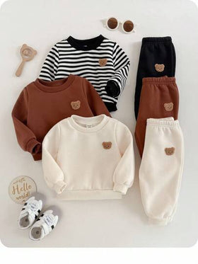 SHEIN 3 قطع بنطلون رياضي للأطفال الصبية مبطن حراريًا مع تصميم دب لطيف، مجموعة ملابس مريحة وعملية للارتداء اليومي، مناسبة للاستخدام الداخلي والخارجي والتزلج والرياضة والحفلات وتصوير الصور والمهرجانات والملابس الرياضية والجوجرز وعيد الميلاد ورأس السنة