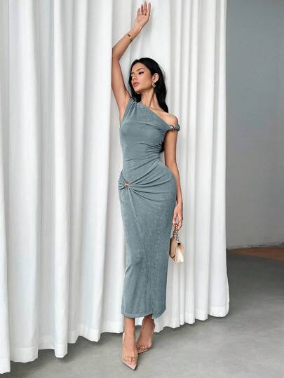 Modelyn فستان نسائي ضيق مزين بإبزيم معدني