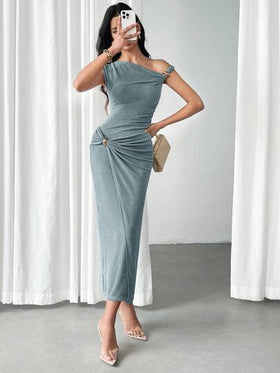 Modelyn فستان نسائي ضيق مزين بإبزيم معدني
