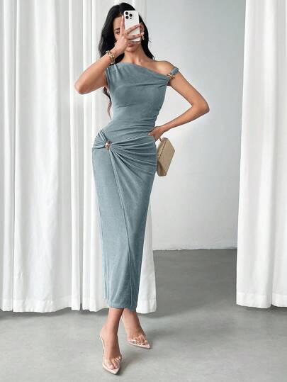Modelyn فستان نسائي ضيق مزين بإبزيم معدني