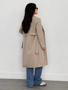 SHEIN PETITE معطف خندق طويل الأكمام بخصر للنساء بلون الخاكي، معطف شتوي للنساء، معطف شتوي للنساء، ليلة رأس السنة الجديدة، جواكيت للنساء، معاطف طويلة للنساء، معطف شتوي للنساء، جواكيت أنيقة، معطف خندق للسيدات الأعمال